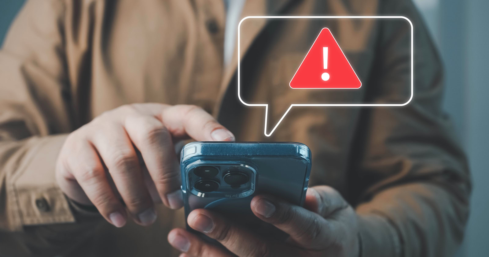 Responsable marketing analysant l'impact du Spam Update Google août 2026 sur les classements dans Search Console