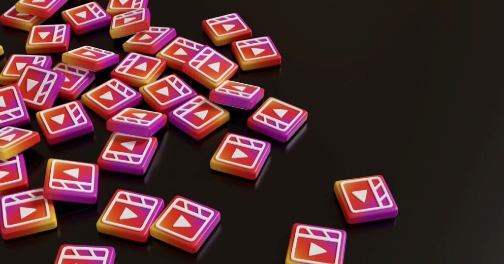 Équipe créative tournant une série de Reels pour Instagram Series reels en studio