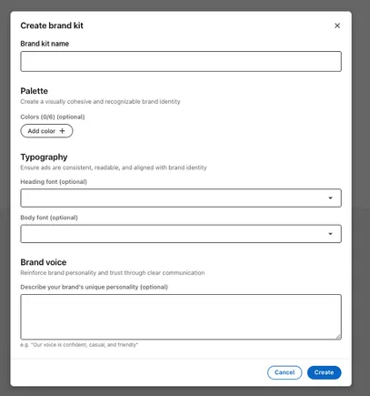 Équipe marketing configurant le brand kit LinkedIn pour cadrer ses publicités B2B générées par IA