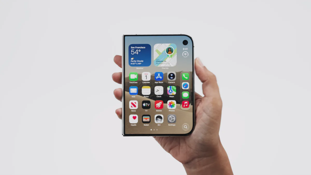 Un designer teste un iphone duo site web e-commerce sur un smartphone pliable ouvert
