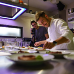 Tournage en cuisine d'un restaurant pensé pour une vidéo longue Instagram et des Reels verticaux
